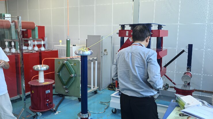 沖擊電壓發生器